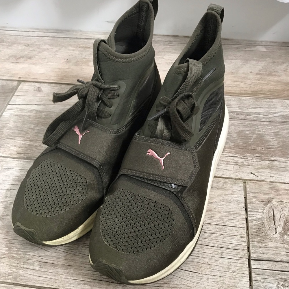 Cool olive green Puma sneakers